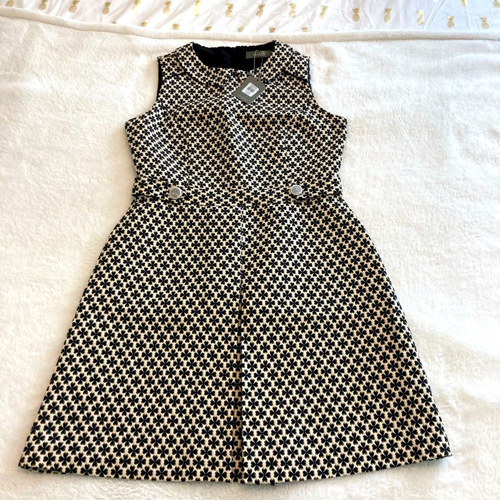 New Oasis black/gold/cream pattern shift dress.